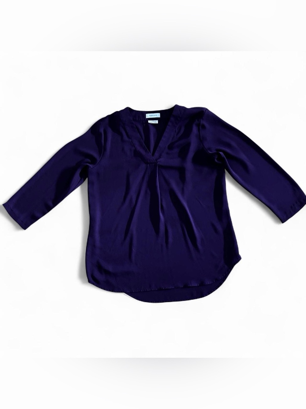Van Heusen Dainty, elegant Deep Purple Blouse w gorgeous v-neck and 3/4 sleeves